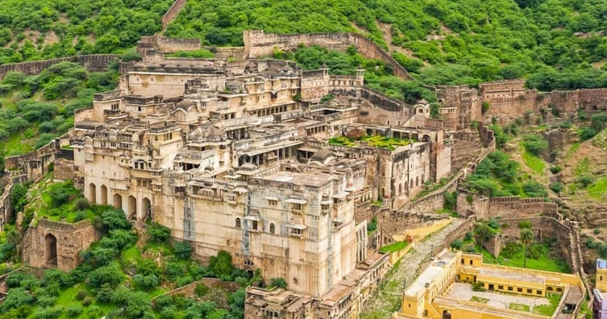 978-28-ноември-2026-bundi-fort-17775394874946.jpg