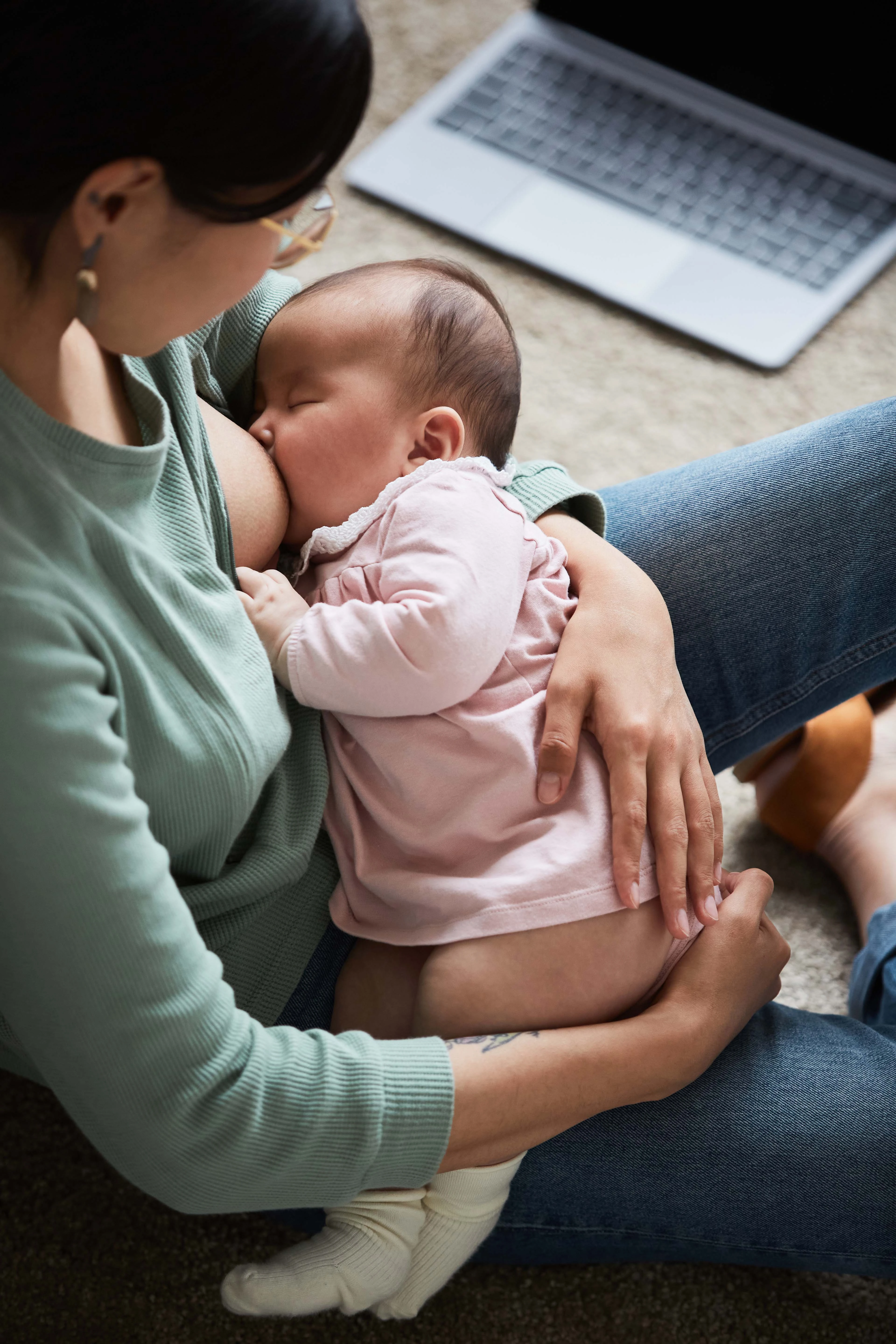 350-mother-feeding-a-baby-with-breast-2025-03-05-05-09-05-utc-17590069467754.jpg