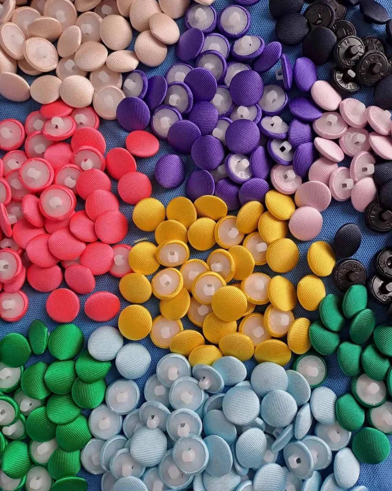 16-colors1-17443708162467.jpg