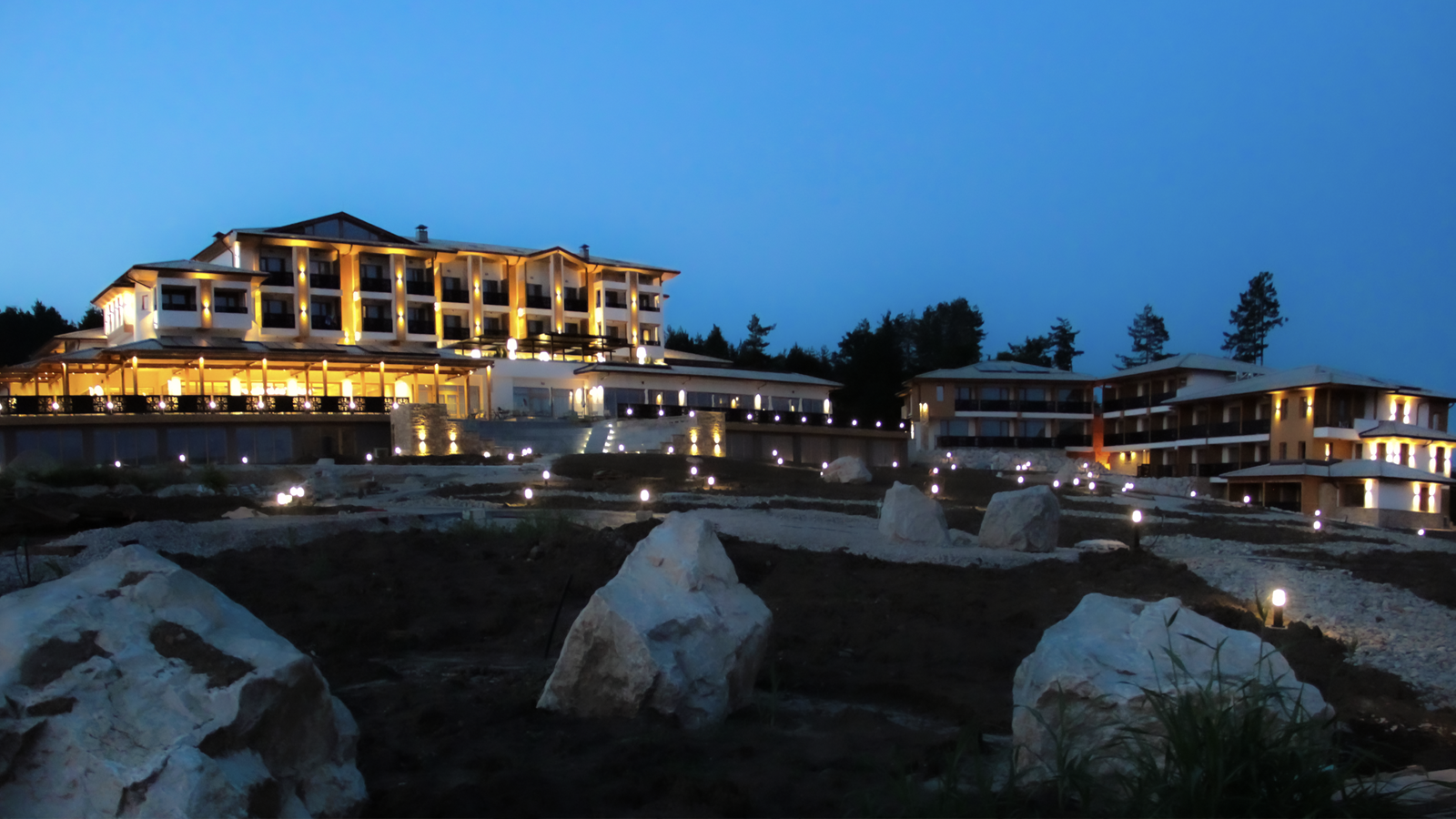 Каменна зидария, облоцовка, настилки, декорация за интериор и екстериор зидария