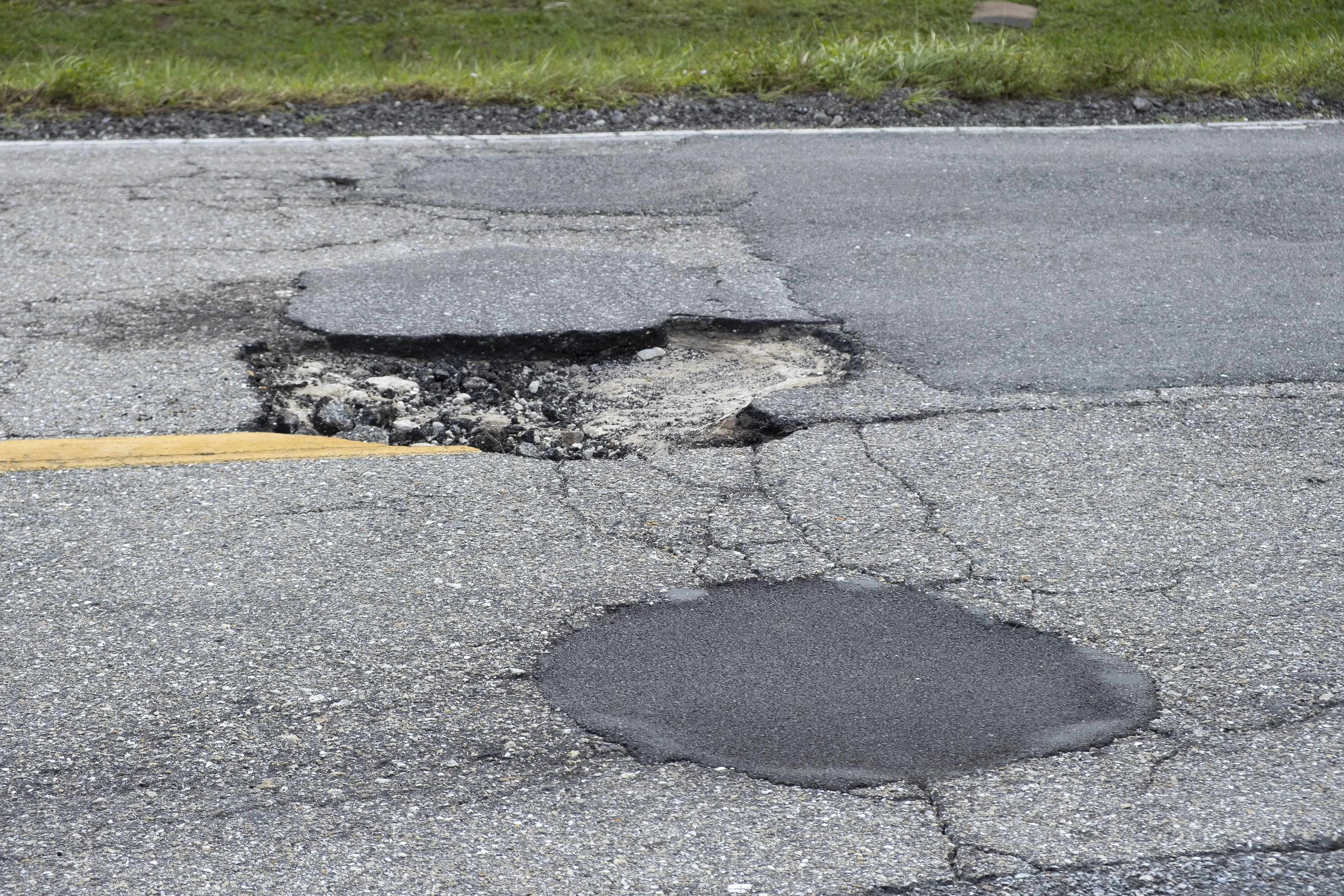 15-damaged-american-road-surface-with-deep-pothole-ruined-street-urgent-need-repair-17688957162175.jpg