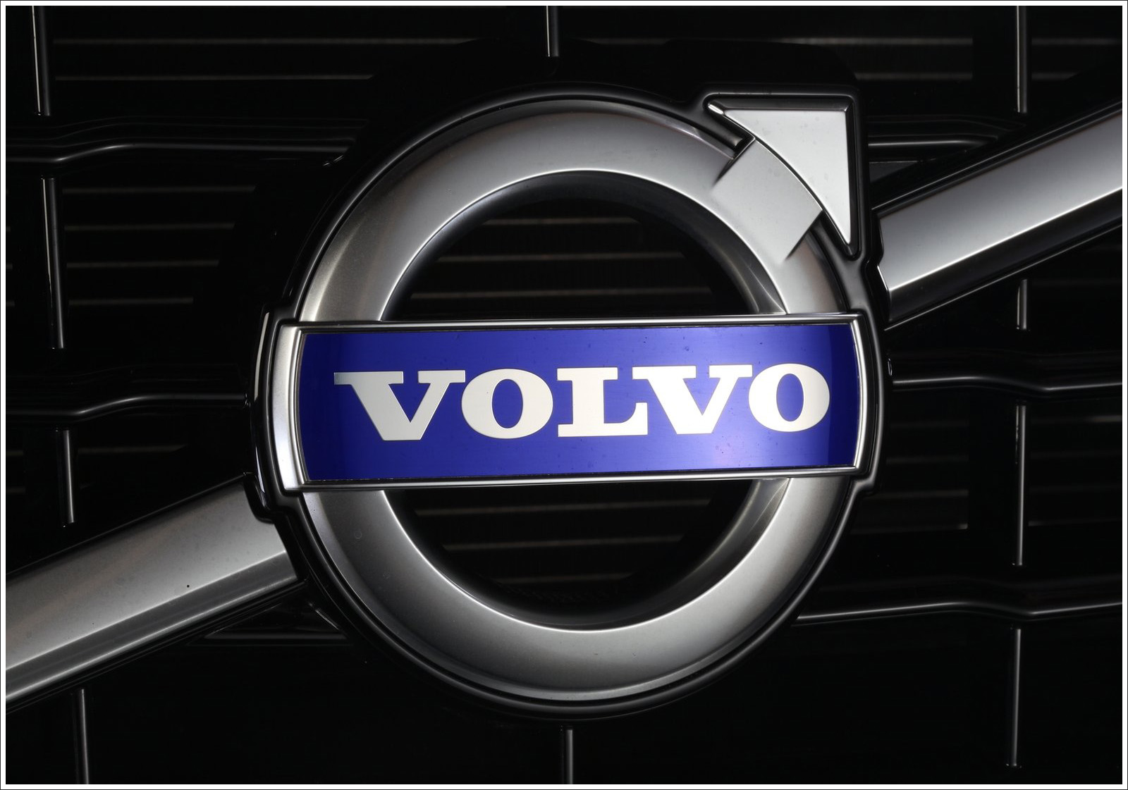 r5-volvo-logos.jpg