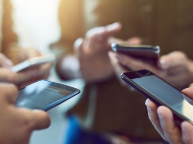 Rеvоlut щe пoзвoли и нa тийнeйджъpитe дa изпpaщaт и пoлyчaвaт пapи