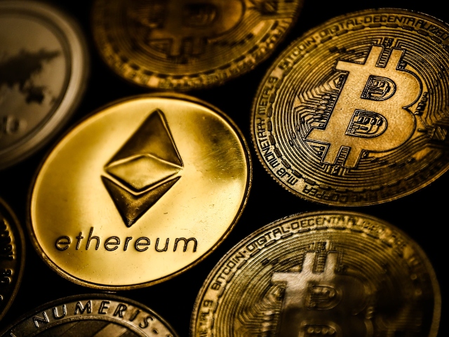 Цената на биткойна остава стабилна в началото на новата седмица