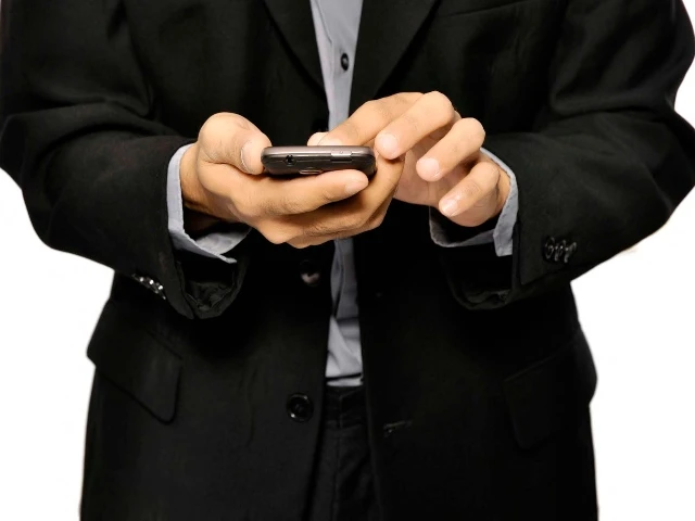 Фалшиво съобщение от името на НАП се разпространява чрез SMS