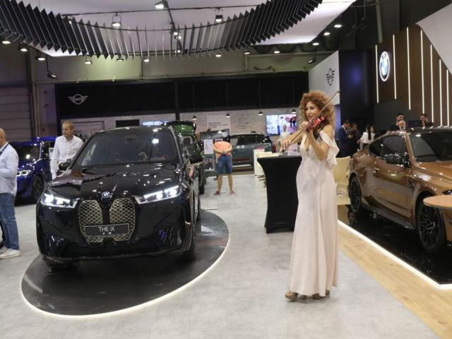 Под звуците на цигулки откриха „Автомобилен салон София 2022“ (СНИМКИ)
