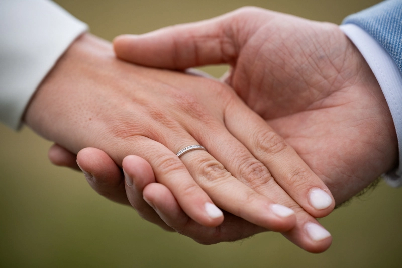 Снимка на пръстени на младоженци Снимка на пръстени на младоженци - сватбен фотограф