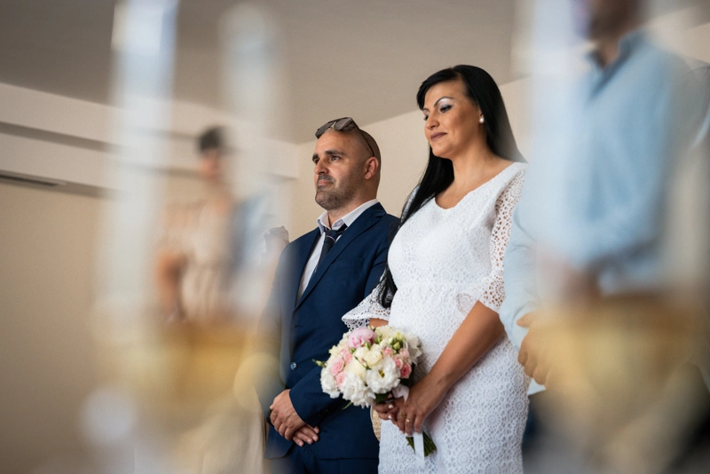 Сватбена снимка по време на сключване на брак Сватбена снимка по време на сключване на брак - Бето Бахов фотограф