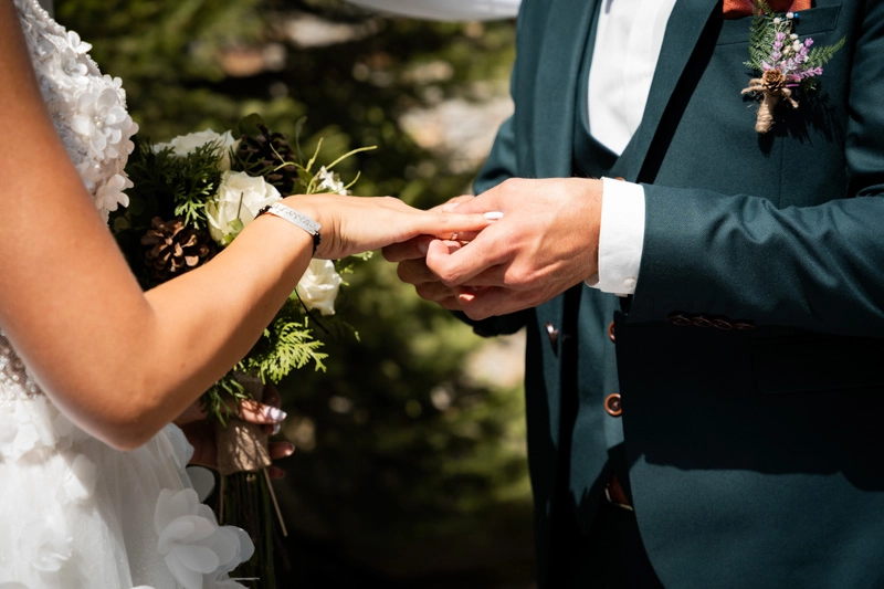 Слагане на сватбени халки Слагане на сватбени халки - Бето Бахов фотограф