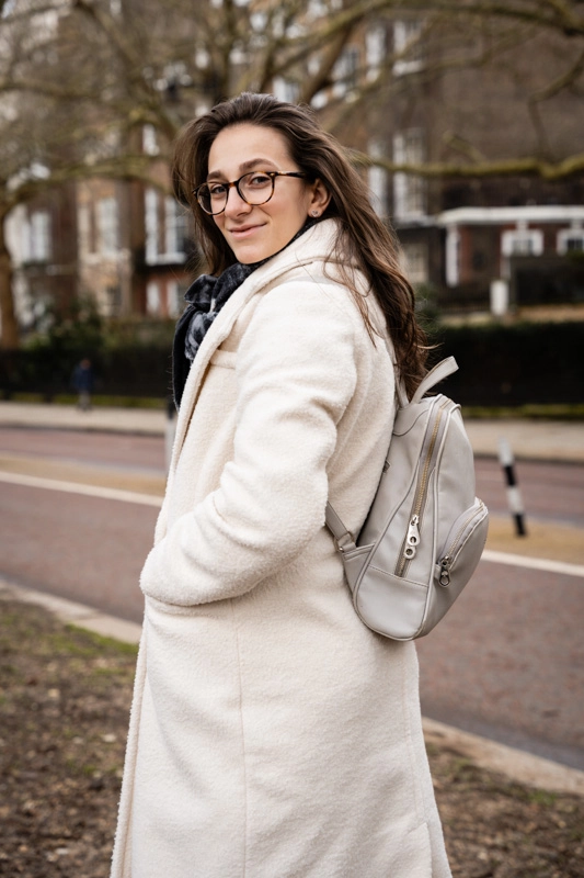 Небрежна снимка на Симона Небрежна снимка на Симона - фотограф за портретна фотосесия