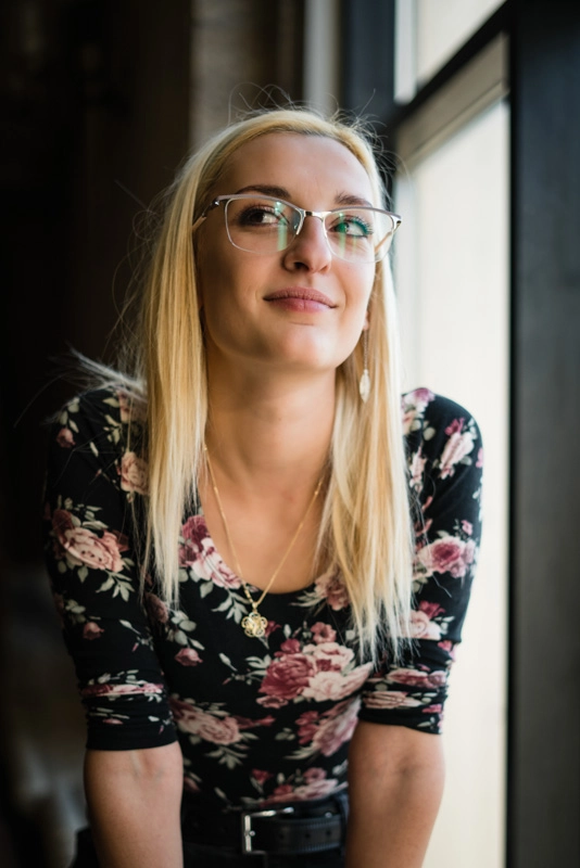 Катерина позира пред обектива Катерина позира пред обектива - снимка на фотограф Роберто Бахов