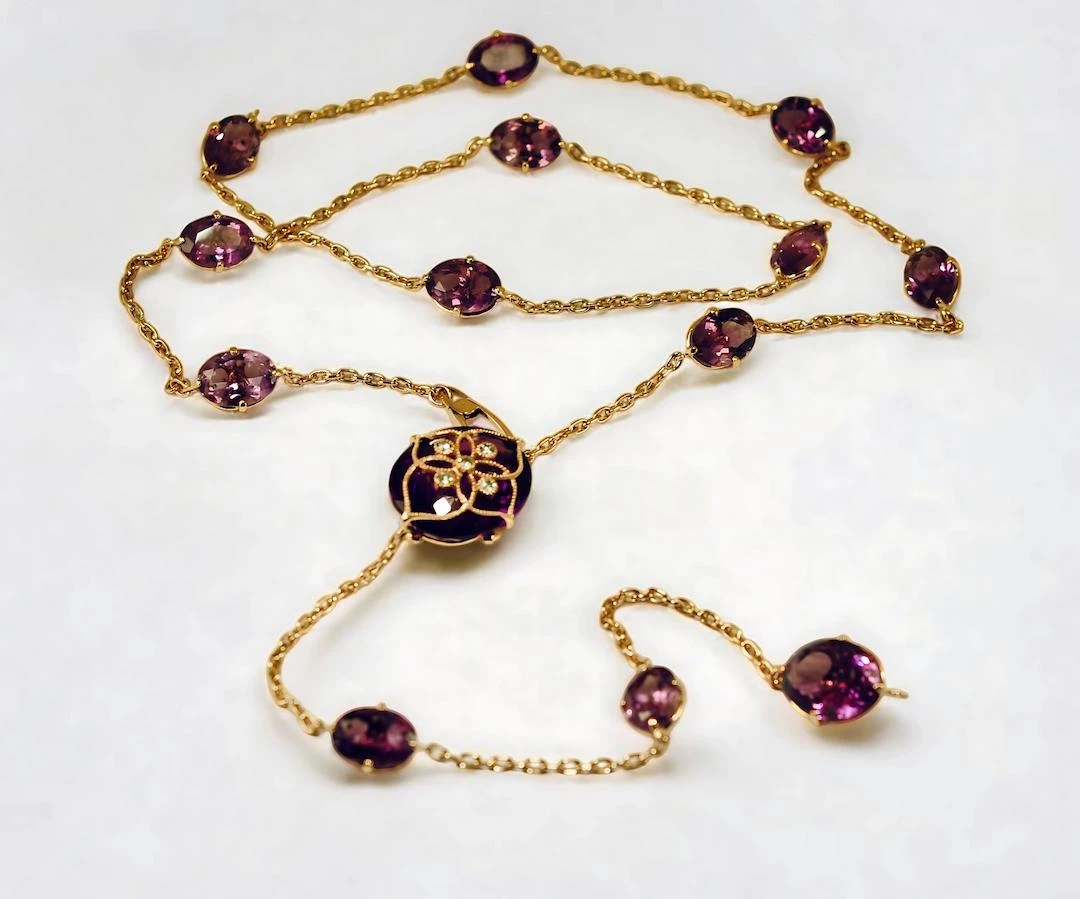 Златно колие 14 карата с бляскави аметисти и няколко диаманта, ръчно изработено в София