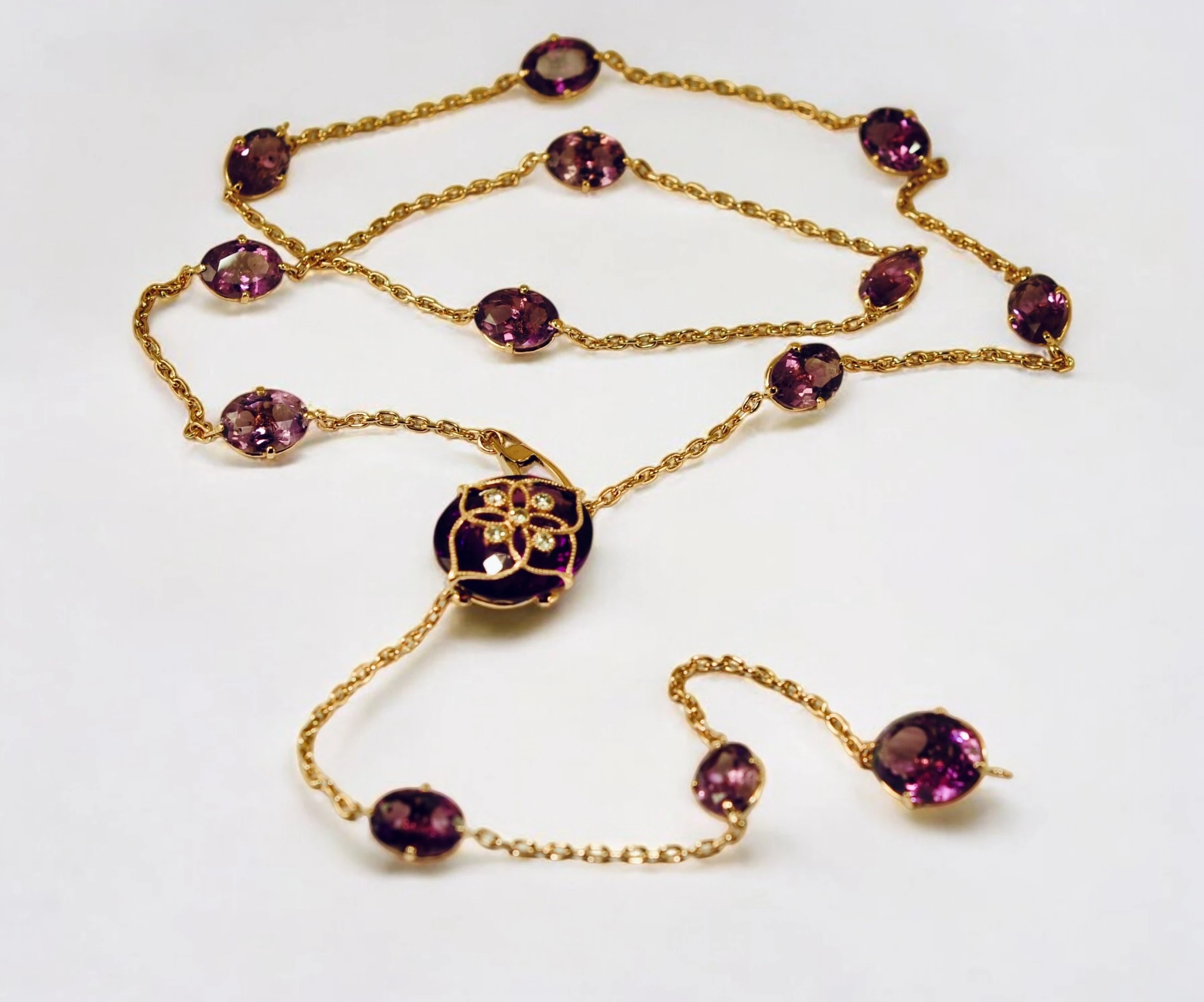 Златно колие 14 карата с бляскави аметисти и няколко диаманта, изработено по поръчка Bimora