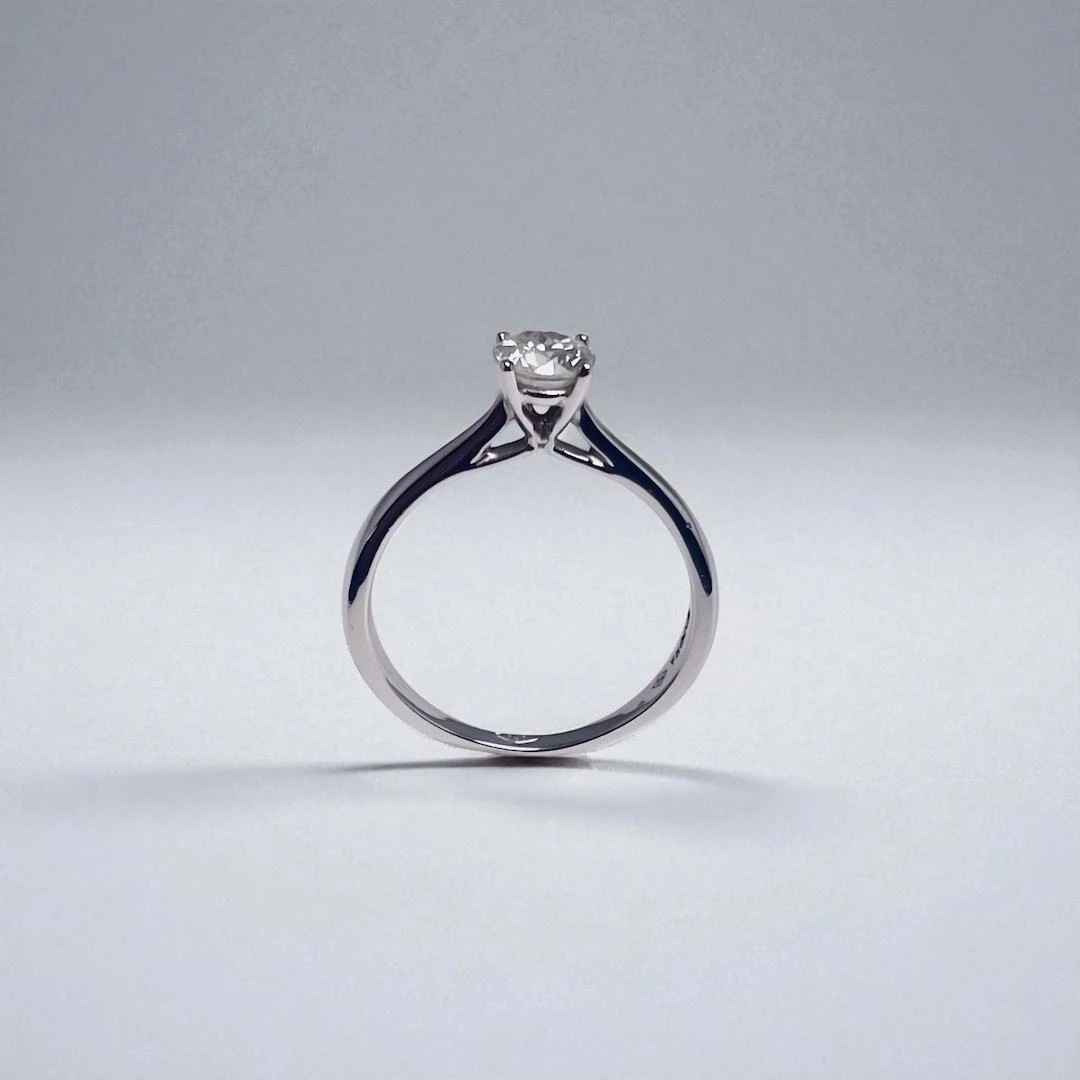 Годежен пръстен от бяло злато с диамант, 14 карата бяло злато, централен кръгъл диамант, ръчна изработка Bimora