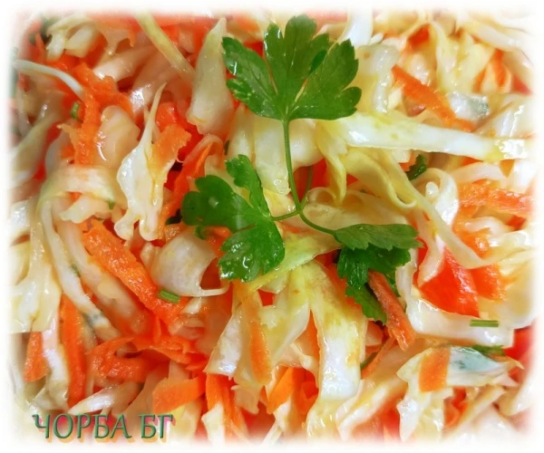 Салата от зеле и моркови