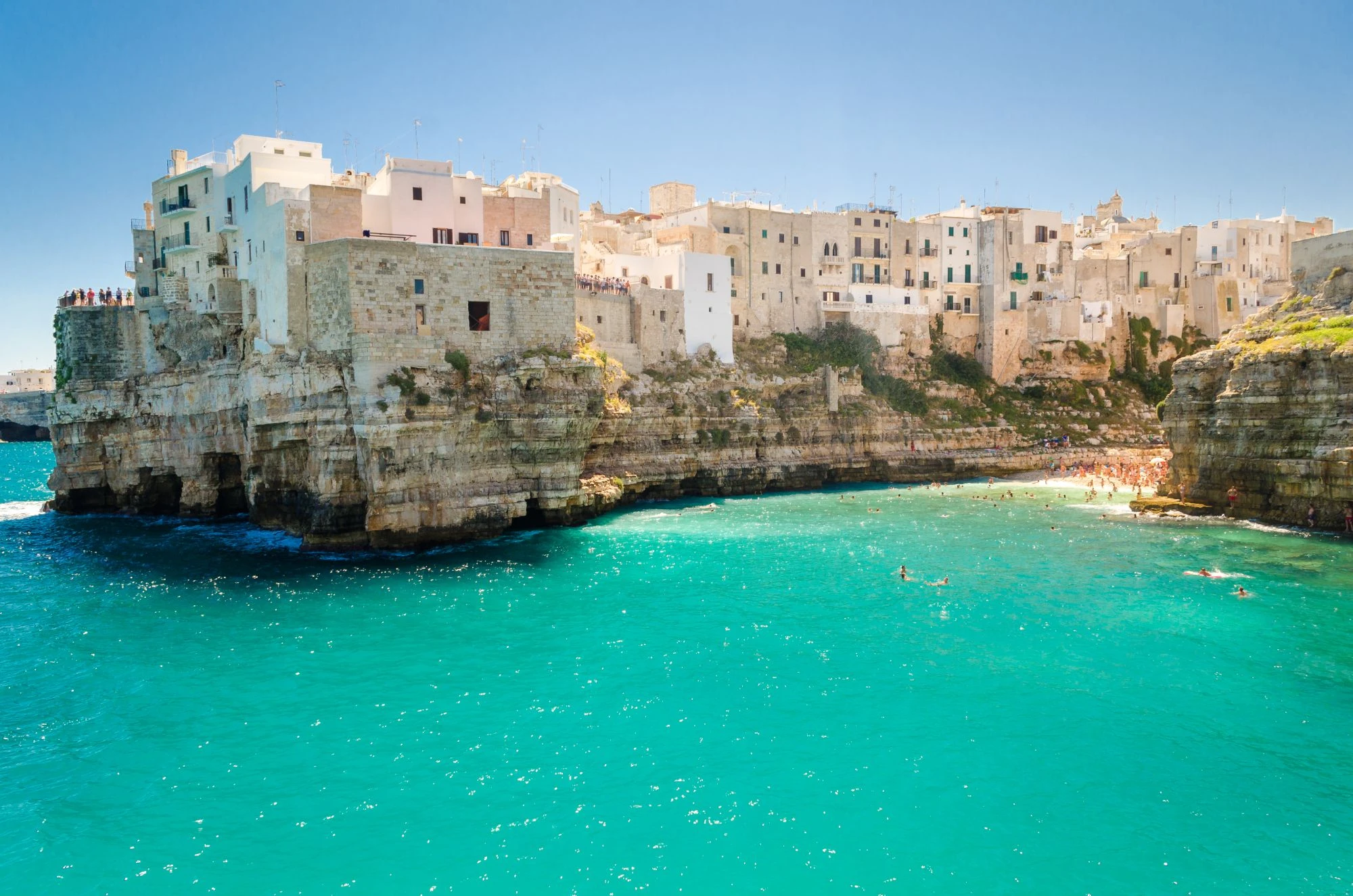 1903-20211026142746-polignano-a-mare-puglia-gettyimages-513823385-17393842330667.jpg