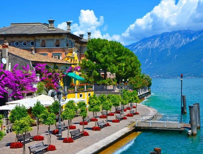 1910-beautiful-spring-view-of-limone-sul-garda-promenade-in-flowers-limone-sul-garda-17393851372119.jpg