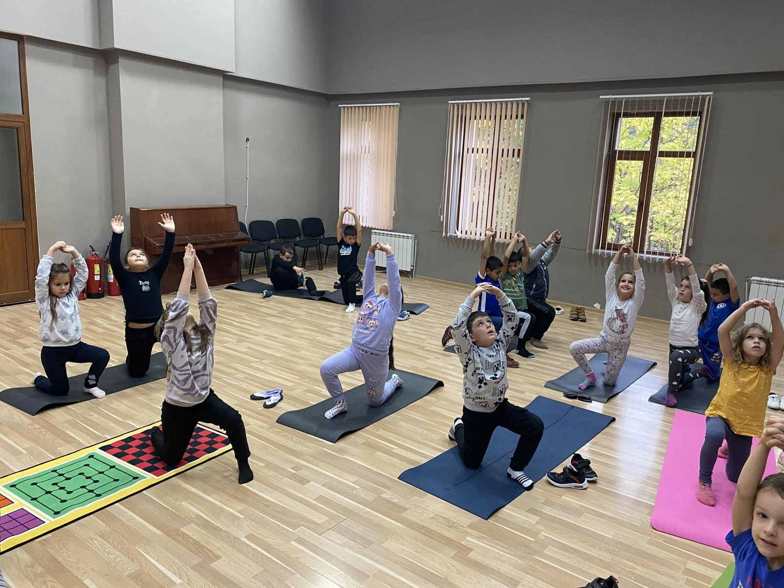 Групата по "Спорт и физически тренировки " с ръководител Еркин Мустафов мотивира деца и ученици да спортуват 