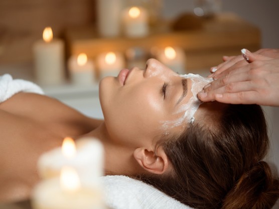 138-340556417171-young-woman-mask-face-relaxing-spa-salon176420-7565.jpg