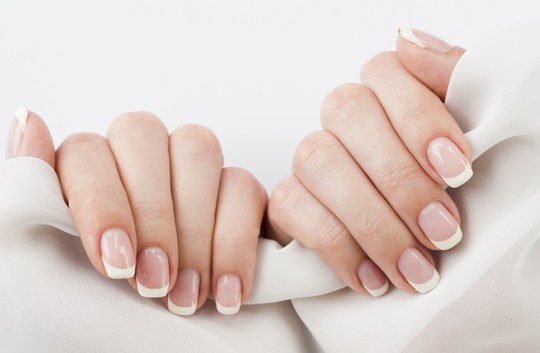144-4258540353173-manicured-hands-holding-soft-fabric23-2148226392.jpg