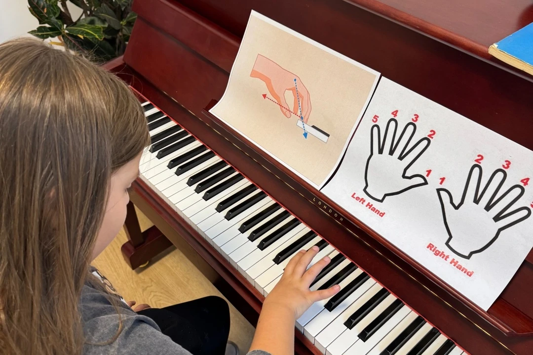335-pianolesson1080x721-17660439583581.jpg