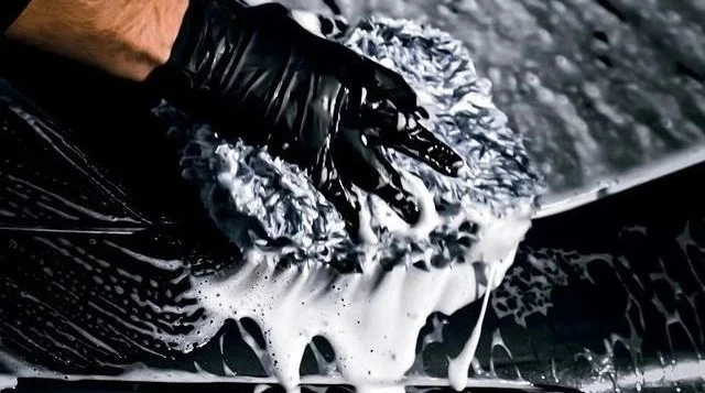 014164035794-upgrade-your-car-cleaning-game-with-albino-brush-and-storm-wash-mitt-💪🏼😎-17531030575202.jpg