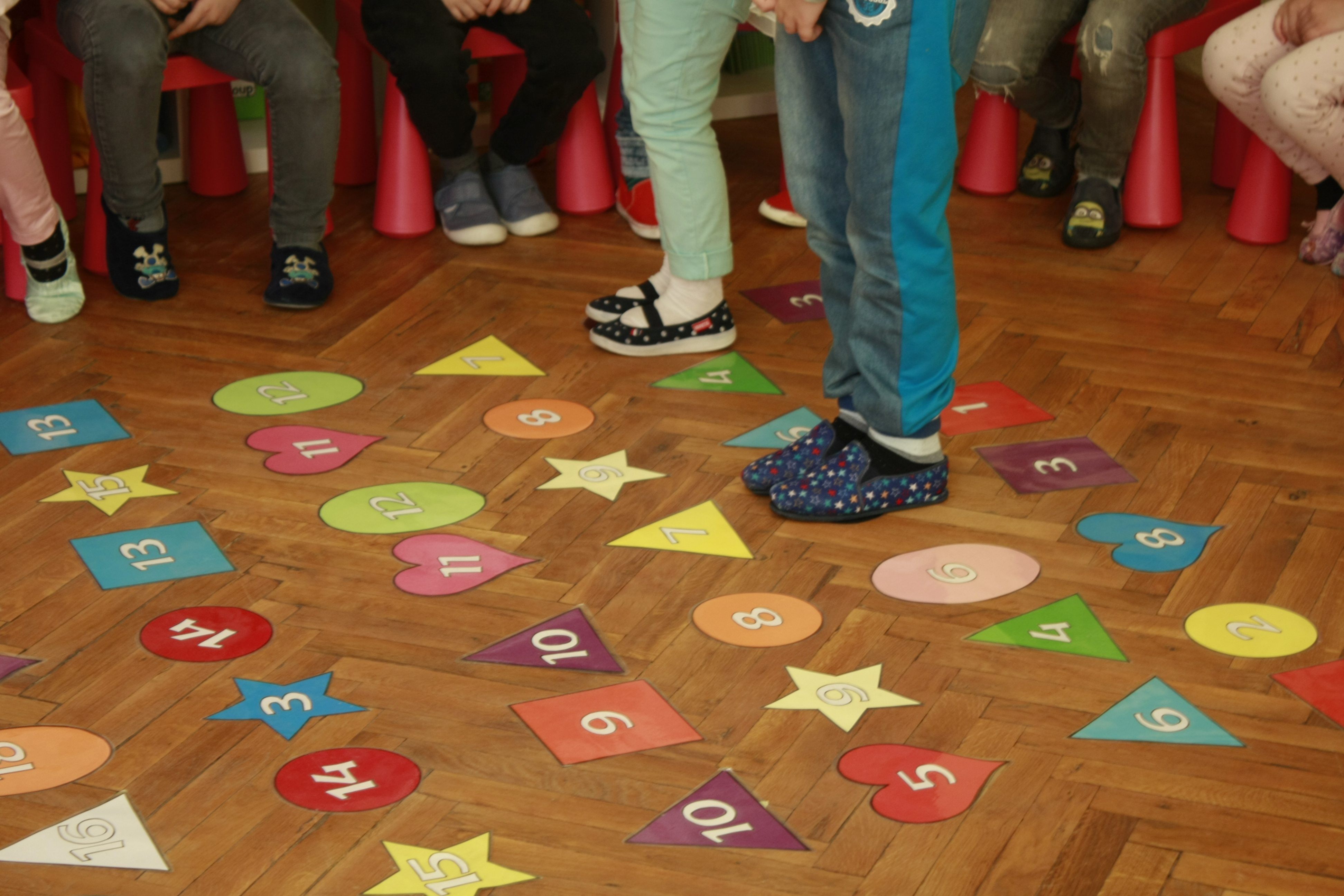 Дидактична игра „Цветна пътека”