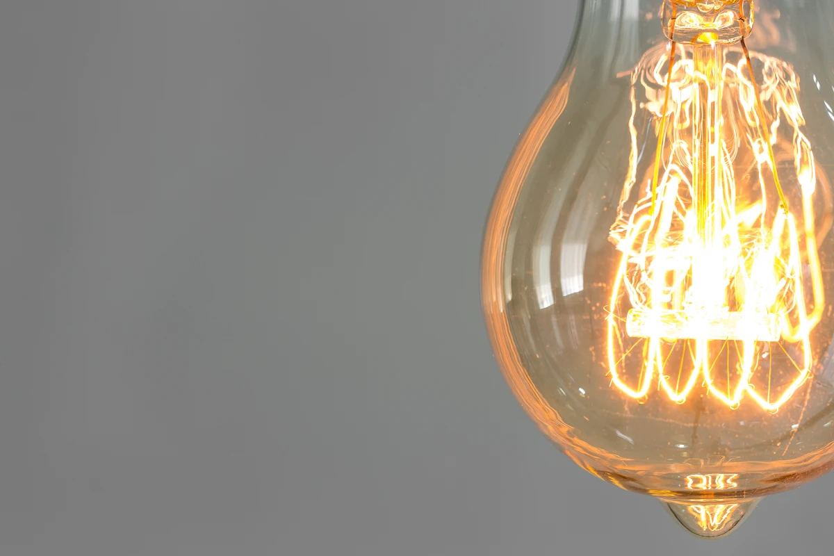 r210-light-bulb-close-up-17546609709856.png