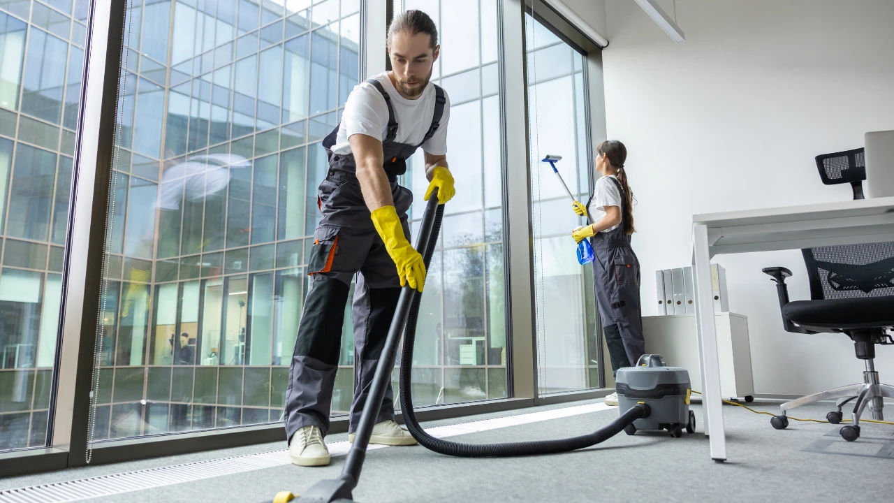 Почистване в офиси с висок трафик: 7 практики за постоянно „showroom“ ниво