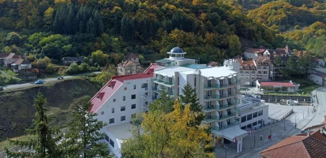 r1223-koleda-lukovska-banya-hotel-bela-jela-4-ot-varna-shumen-i-veliko-tyrnovo1715153-17918951876497.jpg