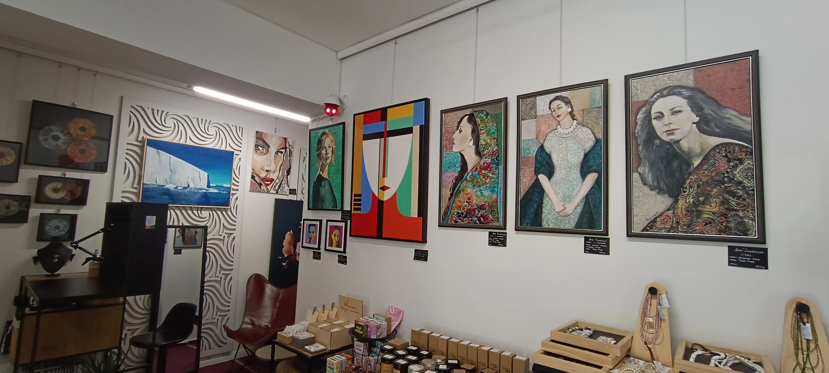 r150-art-magazin-galeriya-irisova-fotografiya-varna-gallery23-17766723717333.jpg