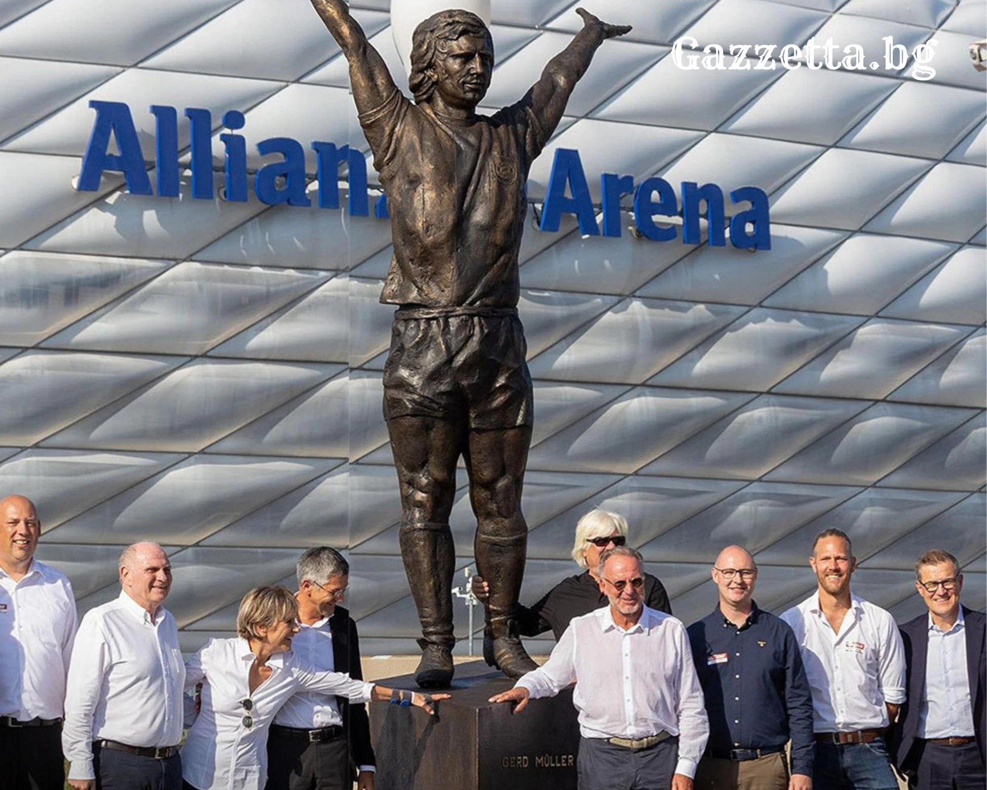 Откриха статуя на Герд Мюлер пред стадиона на Байерн Мюнхен 