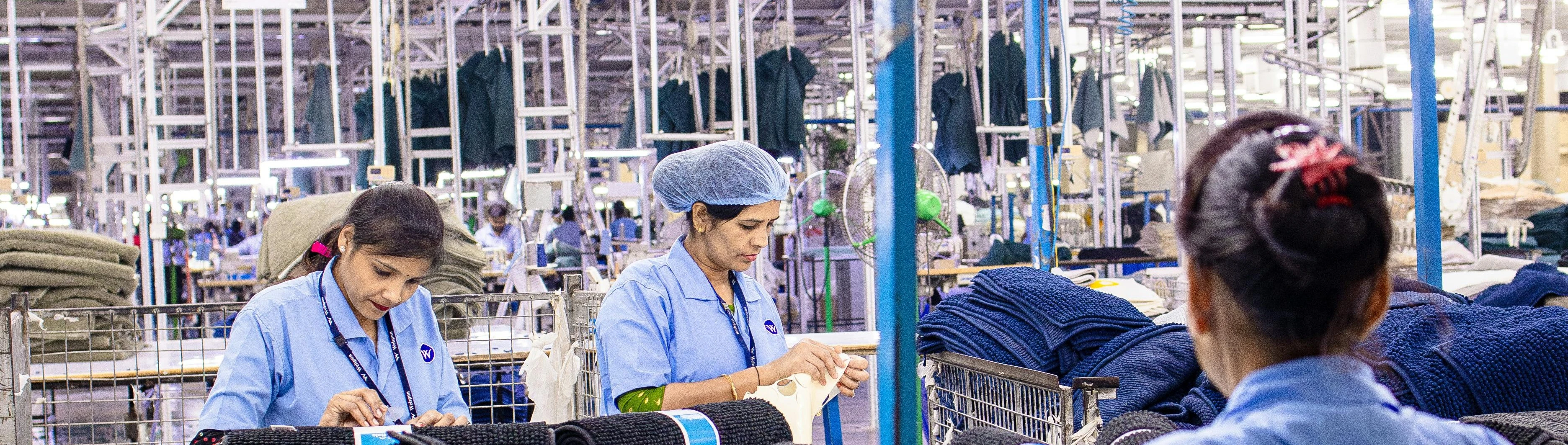 Производствени работници от трети страни в индустрията