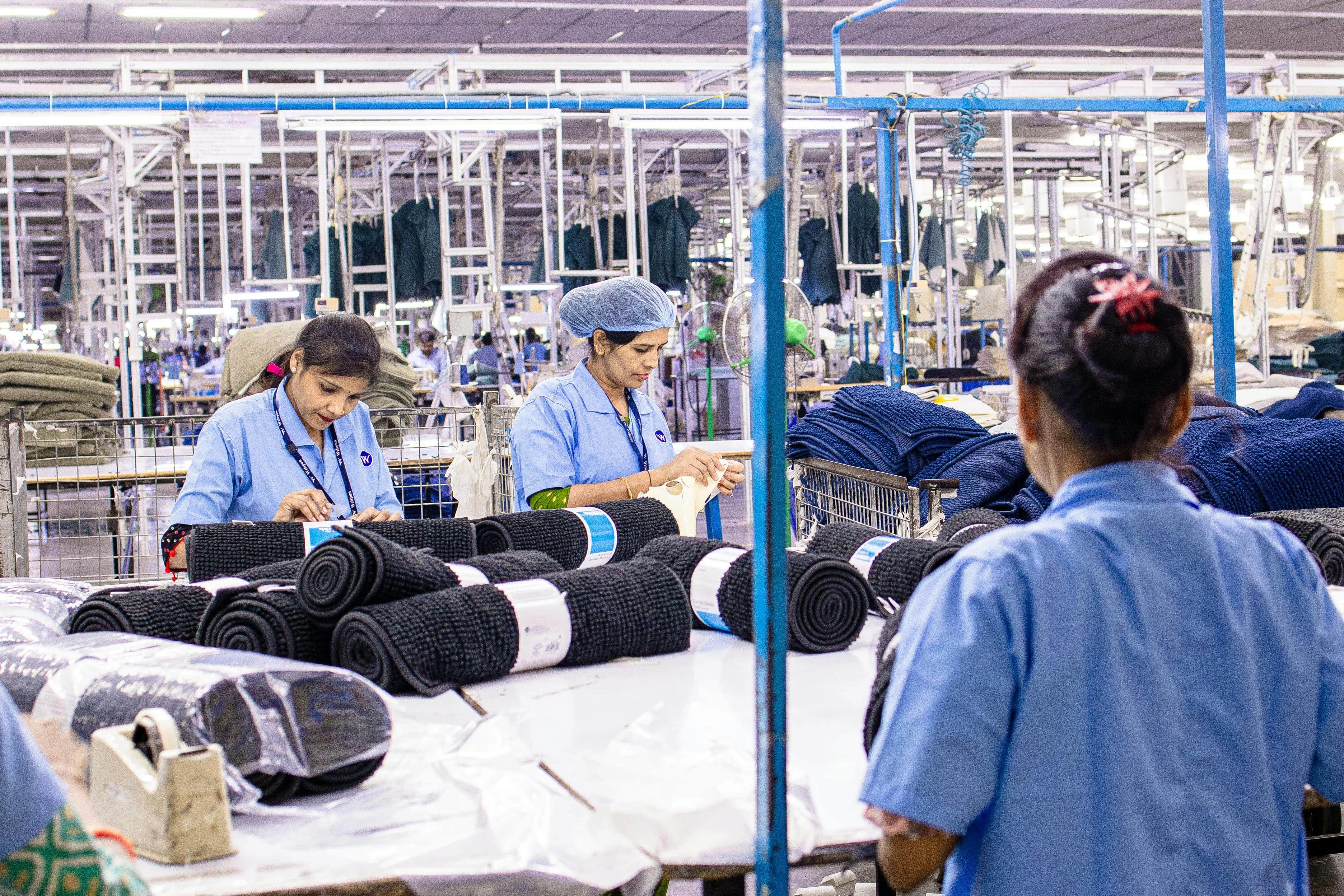 Производствени работници от трети страни в индустрията