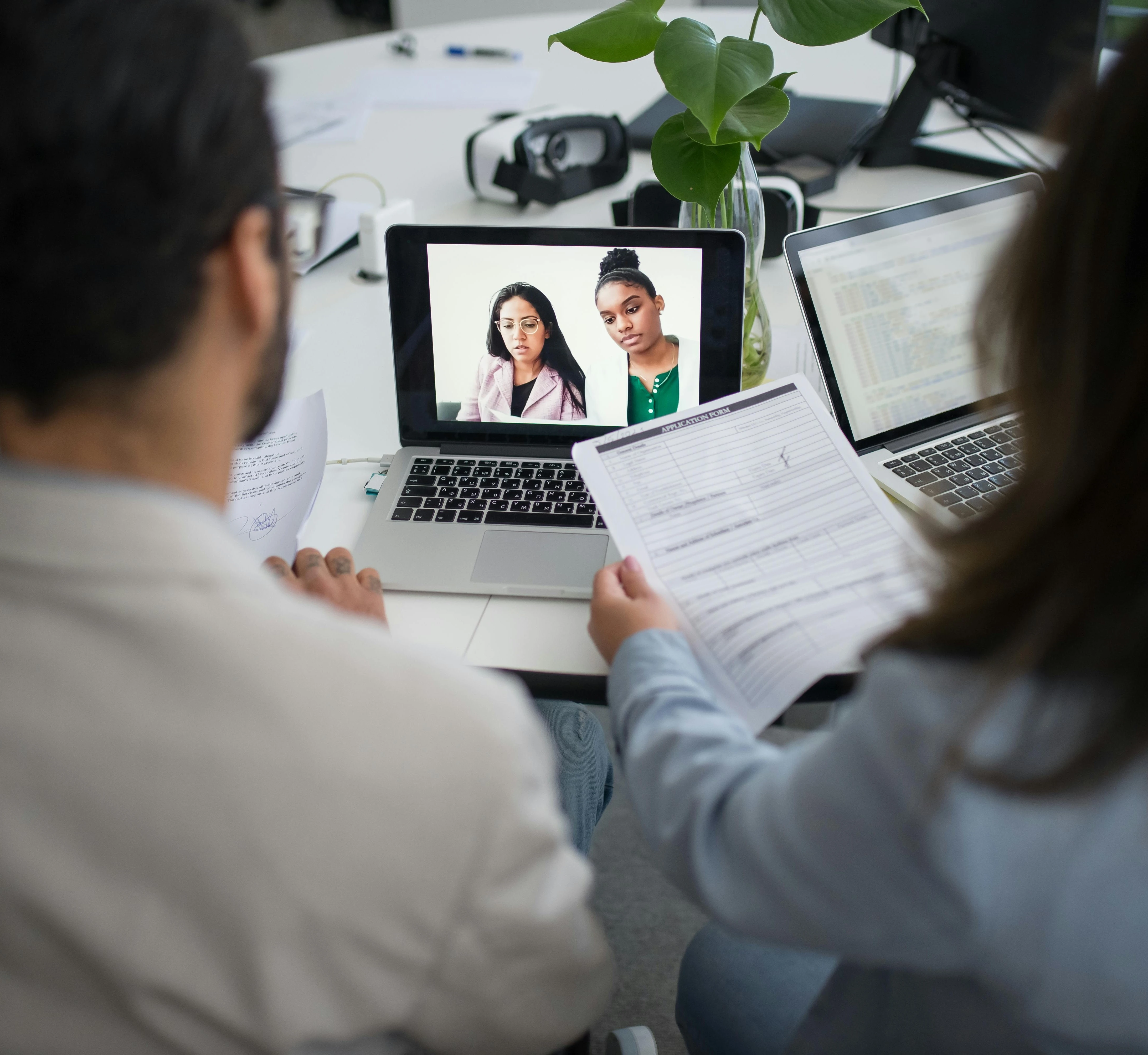 Διαδικτυακή συνέντευξη για διεθνείς εργαζόμενους