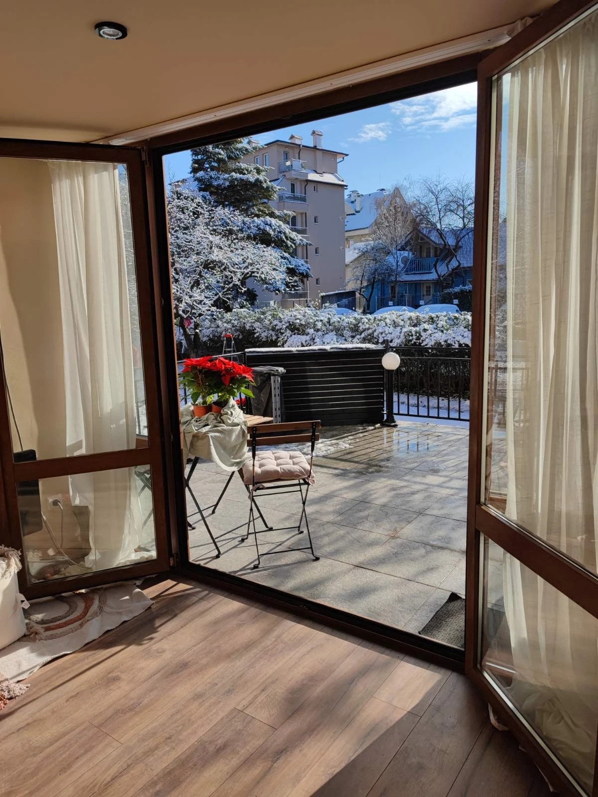 Усмивки от старите ленти или още за времената, когато си ходихме на гости просто ей така