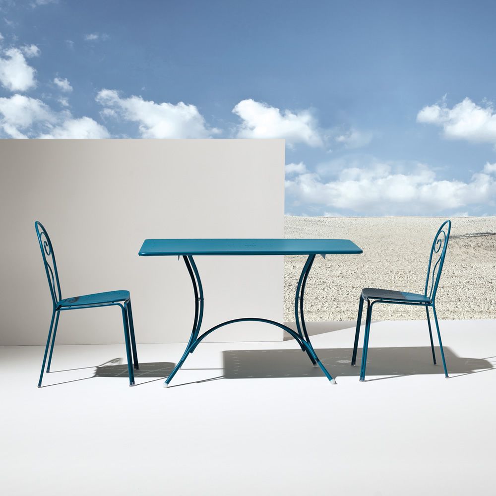 2018-pigalle-p-blue-varnished-metal-table-matching-with-caprera-930-folding-chair.jpg