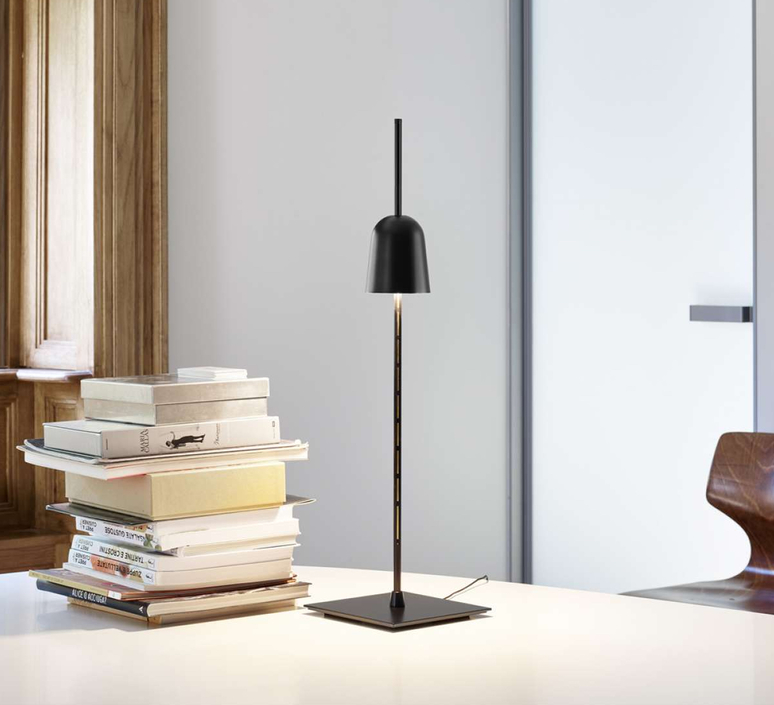 2140-ascentdaniel-rybakkenlampe-a-poser-table-lamp-luceplan1d780-000001designs.jpg