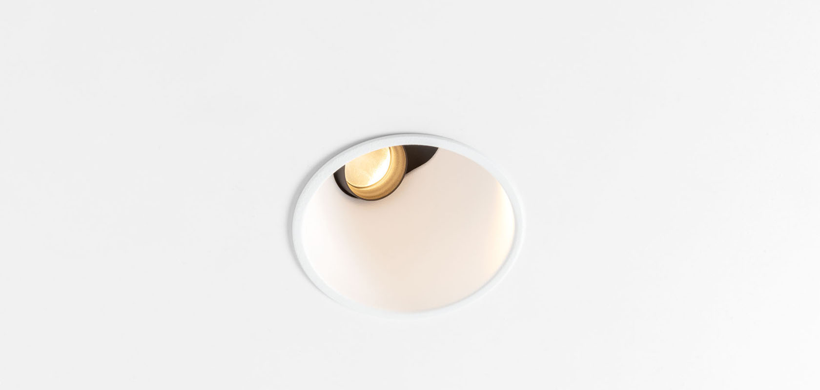 2286-thimble-74-adjledwhstr01.jpg