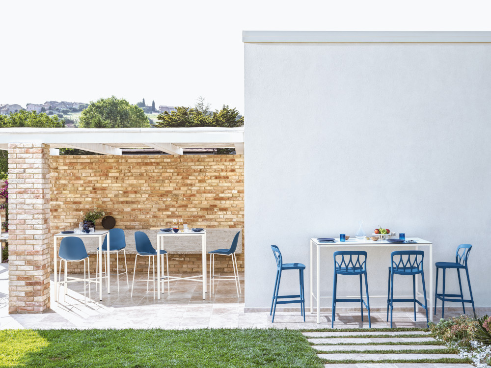 ILLUMINARTE INTERNI | BONTEMPI CASA - High bar chairs and high stools: set up a counter… in the garden!