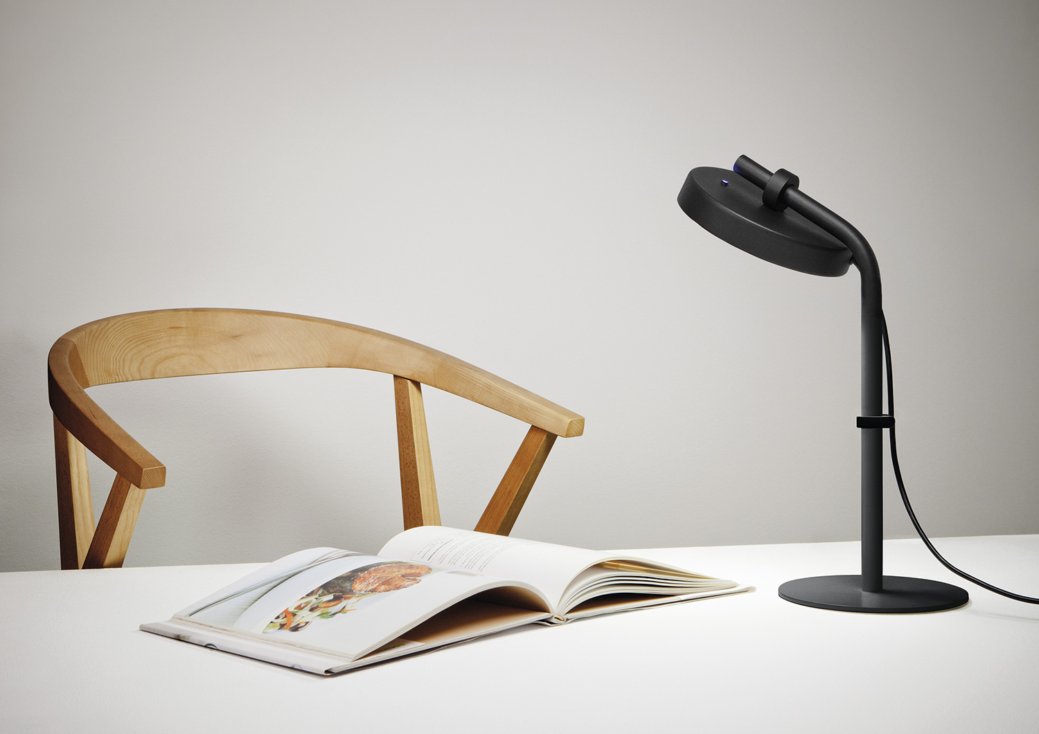ILLUMINARTE INTERNI | ESTILUZ - Desk and table lamps, how to Iluminate your wokspace?