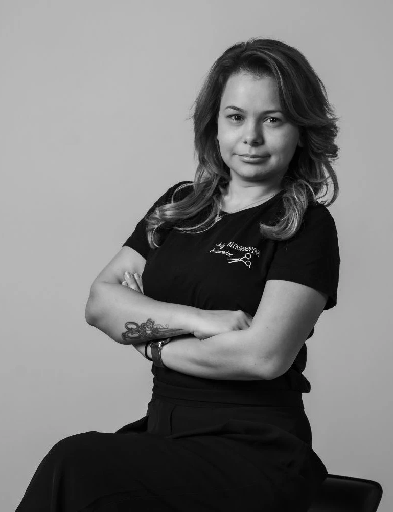212076910001625-джули-александрова-inspire-haircare-director-manager-17576042319838.jpg
