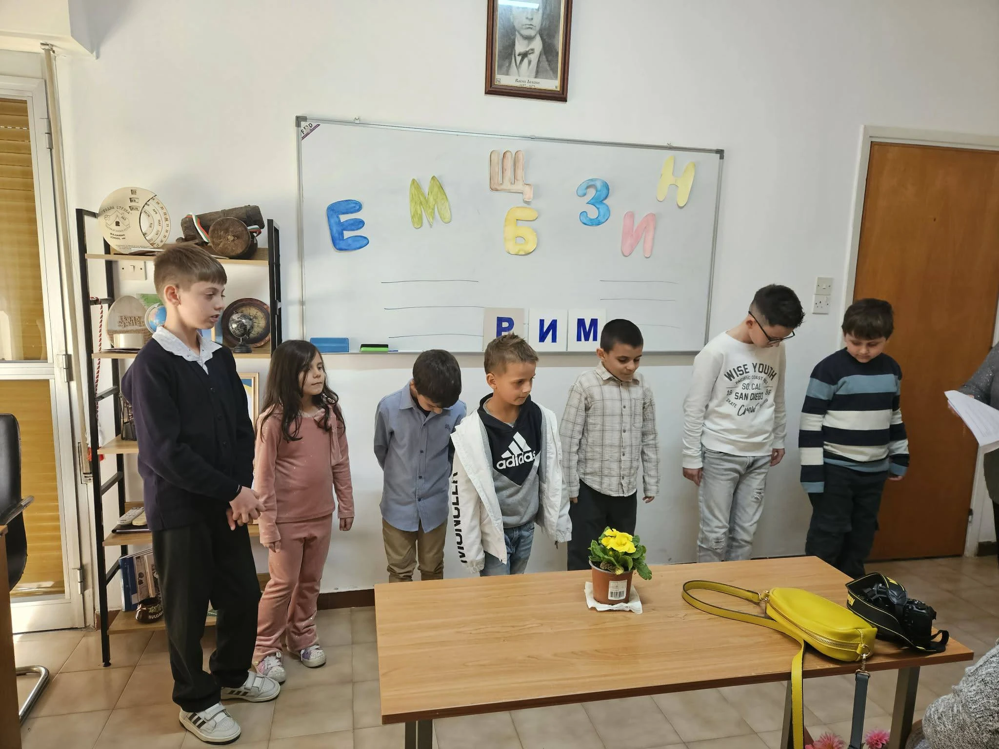 „Празникът на мама – най-топлият ден в училище“ 💐