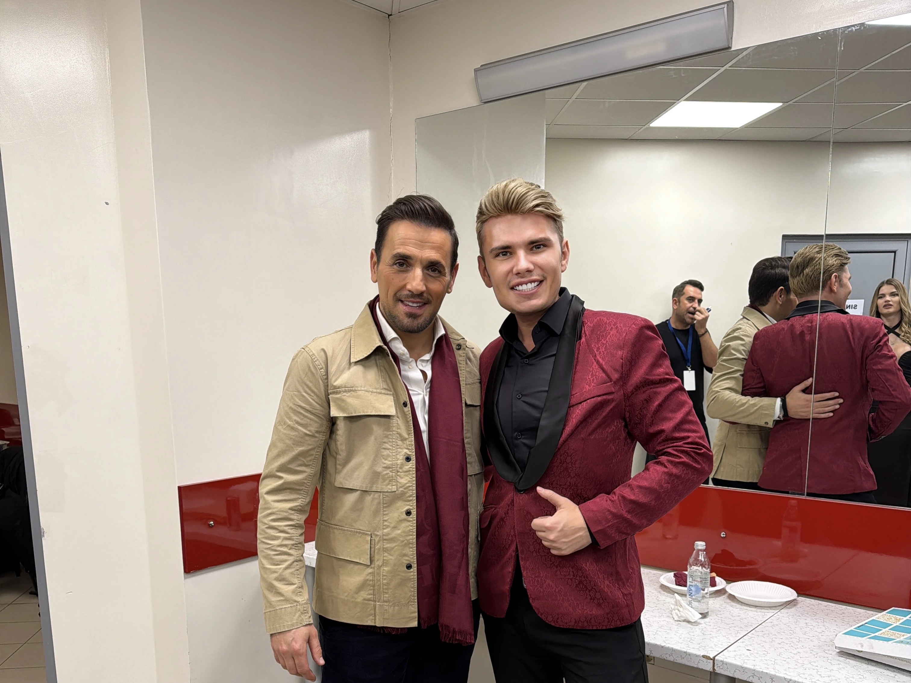 Красота, блясък и ВИП елит: Владислав Славов с най-красивите българки на концерта на Никос Вертис