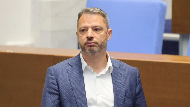 Делян Добрев напуска парламента след края на сесията