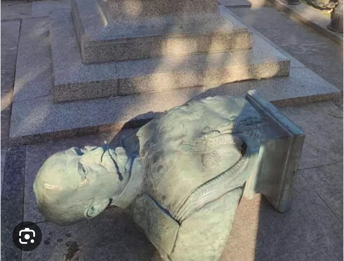 Скандално: Вандали съботиха паметника на Граф Игнатиев във Варна, изразявайки безразличие към историята и културното наследство