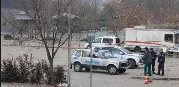 Откриха труп на мъж пред стадиона в Симитли