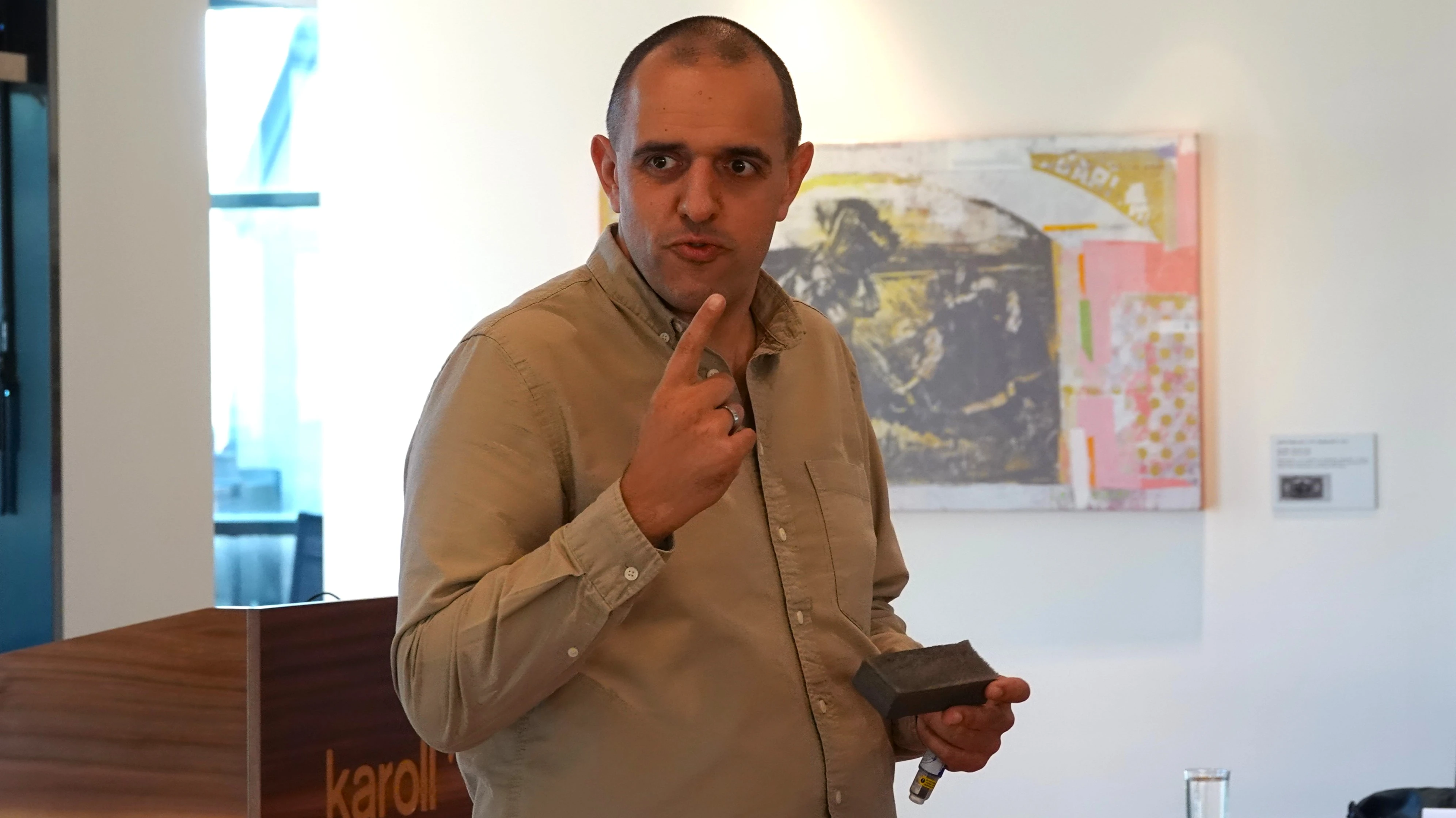 Незабравимият комуникатор, който разбива представите за презентиране