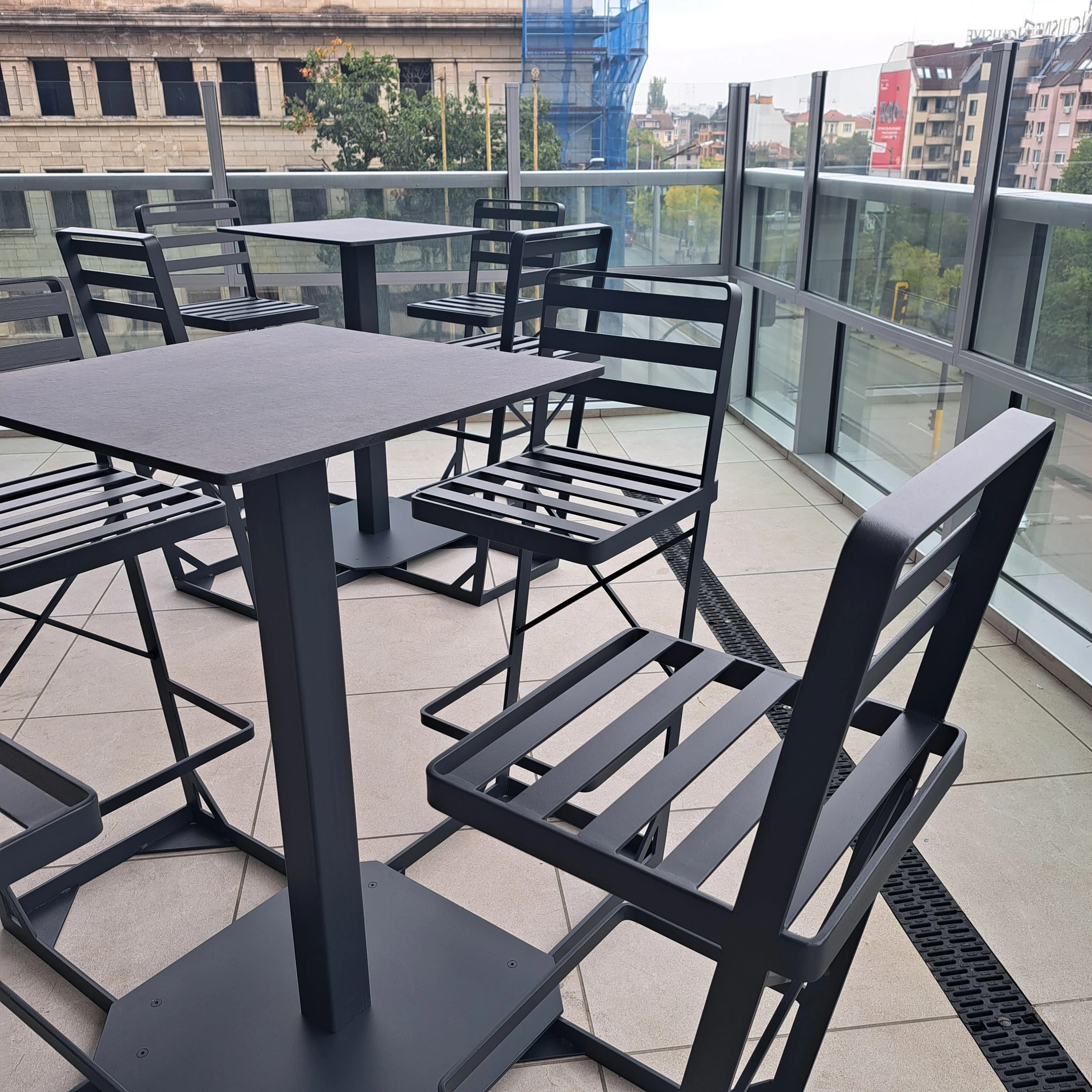 Комплект маса със столове за тераса