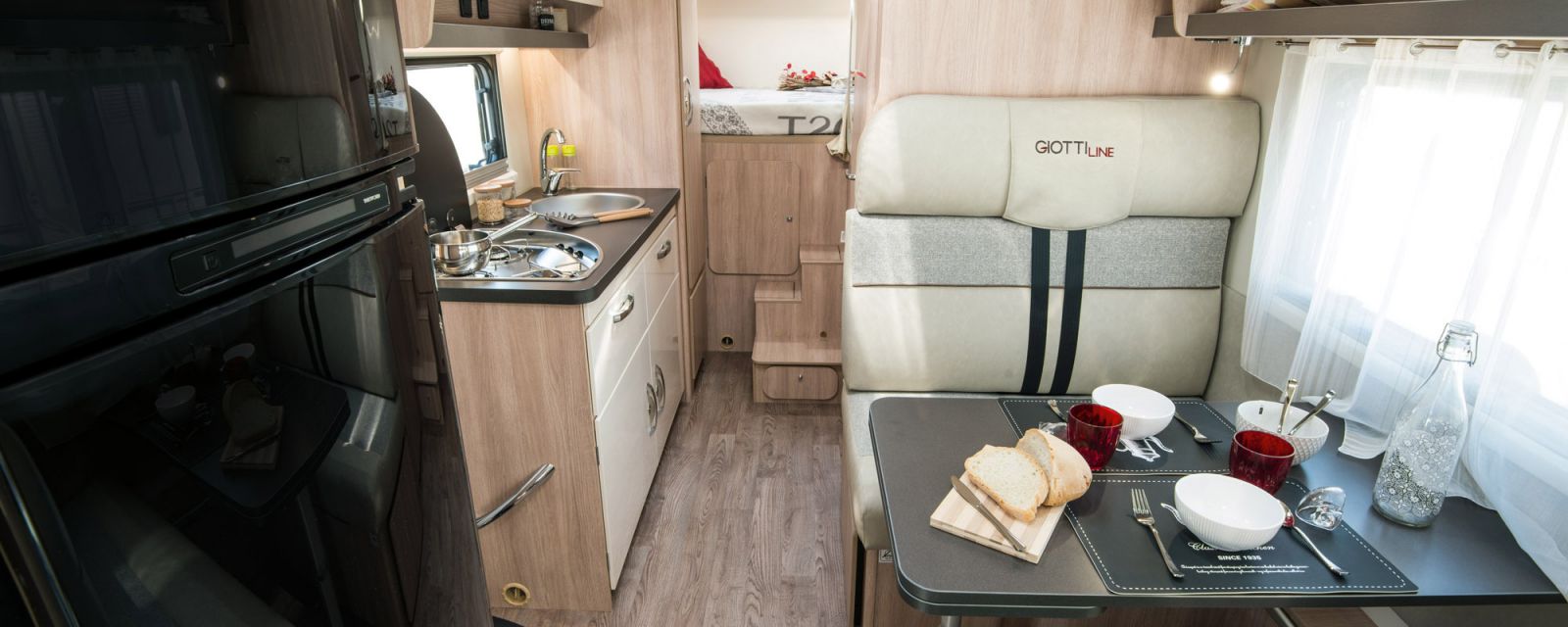 595-camper-interior-440-1.jpg